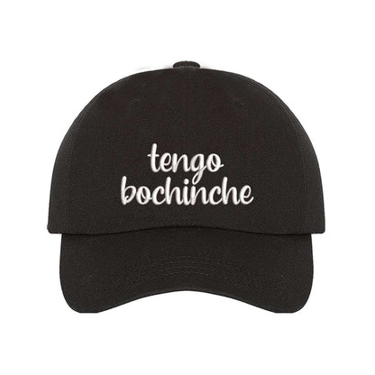 Black baseball hat embroidered with the phrase tengo bochinche-DSY Lifestyle