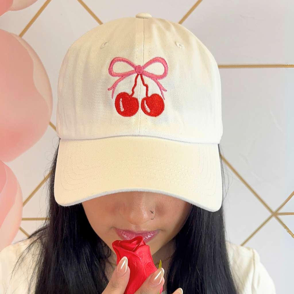 White baseball hat embroidered with a cherry and bow - DSY Lifestyle