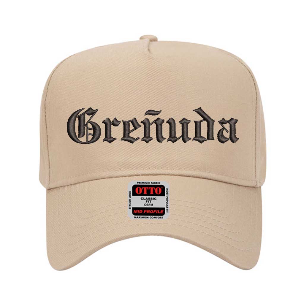 5 panel Khaki baseball hat embroidered with the phrase Greñuda -DSY Lifestyle