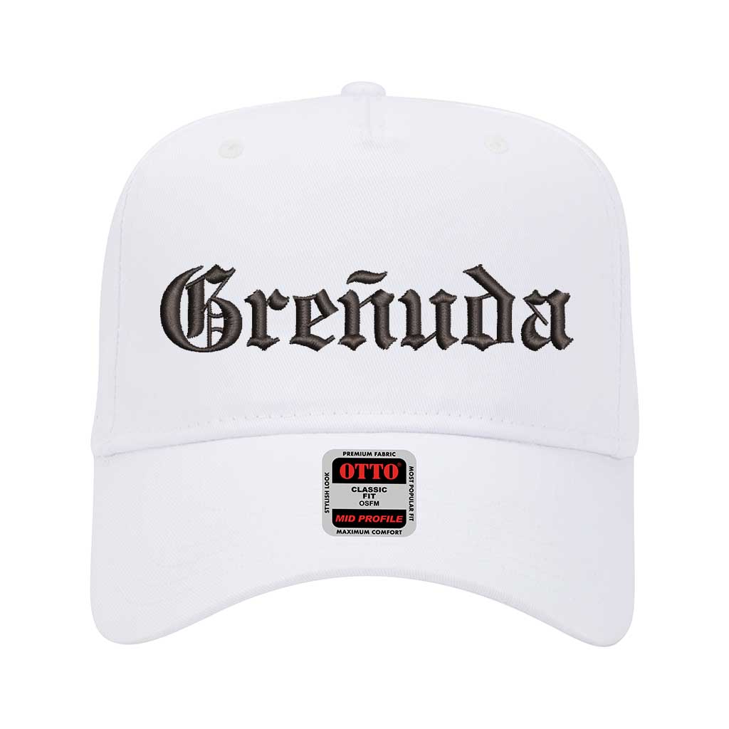 5 panel White baseball hat embroidered with the phrase Greñuda -DSY Lifestyle