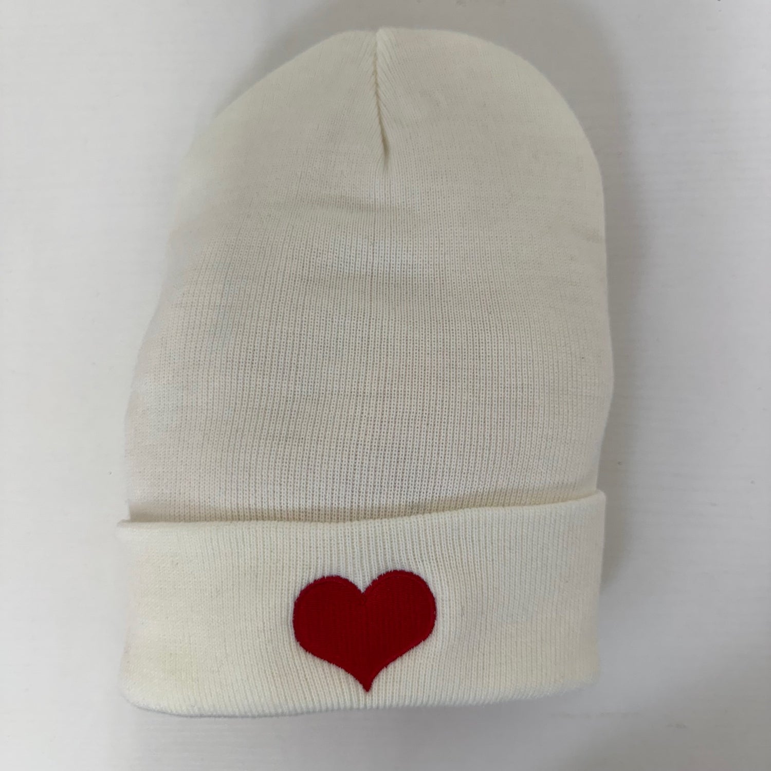 White colored beanie with red heart embroidered on it-DSY Lifestyle