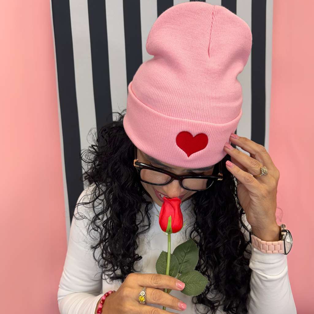 Woman with a pink beanie embroidered with a red heart- DSY Lifestyle